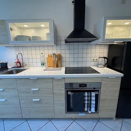 Grosse Mit Xxl-balkon In Mitte